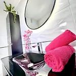 Luxury Pink شقة توريمولينوس